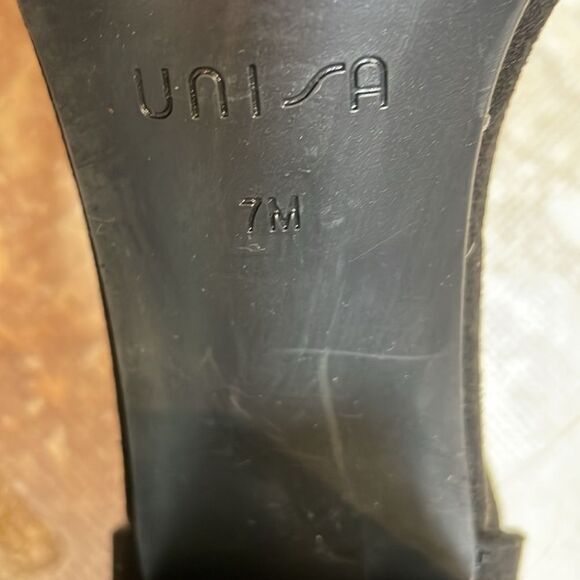Unisa women’s black chunk heel micro suede square toe heel. Size 7. - Picture 8 of 8